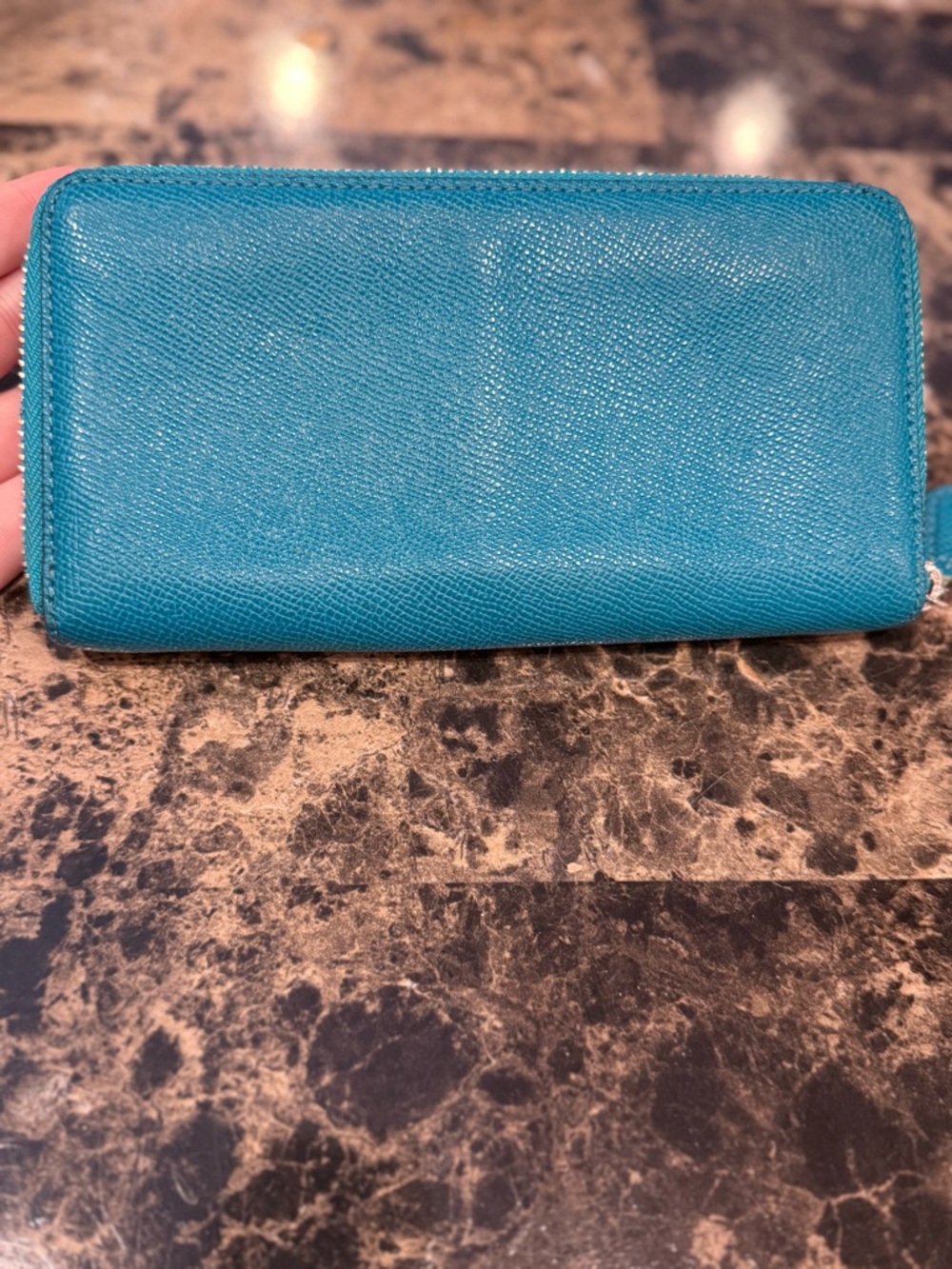 COACH Accordion Zip Wallet in Crossgrain Leather – Bright Turquoise - Picture 4 of 16